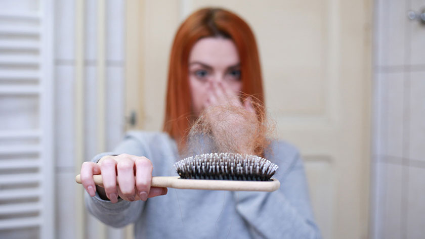 Por que os cabelos caem? Possíveis causas de queda de cabelo - Blog - Dicas Naturais - Uma Vida Mais Abundante